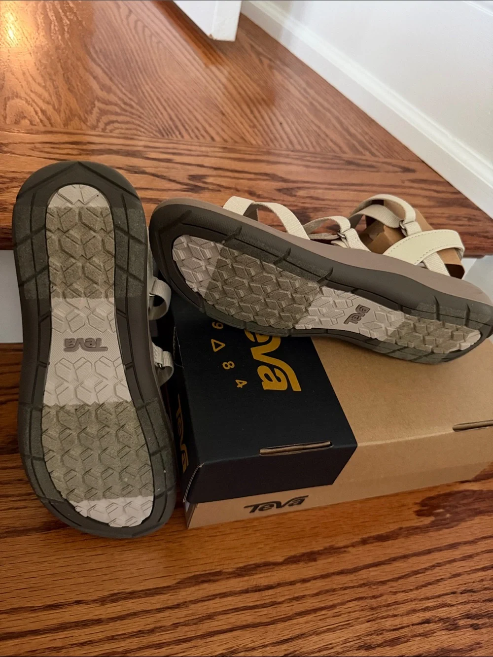 Teva Tirra Traveler Slingback Strappy Sandals 7 NWTBox